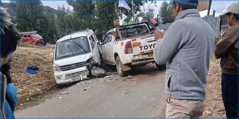 Camioneta y minivan de transporte público chocan en Pata Pata - Tambobamba