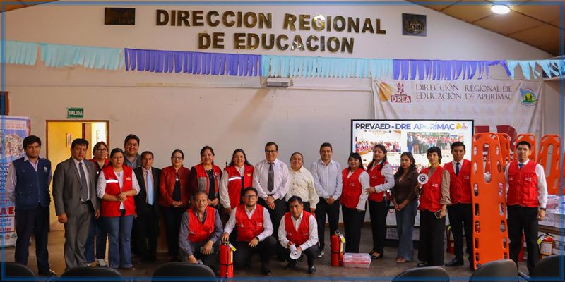 Fortalecen cultura de prevención en instituciones educativas con entrega de dispositivos de seguridad