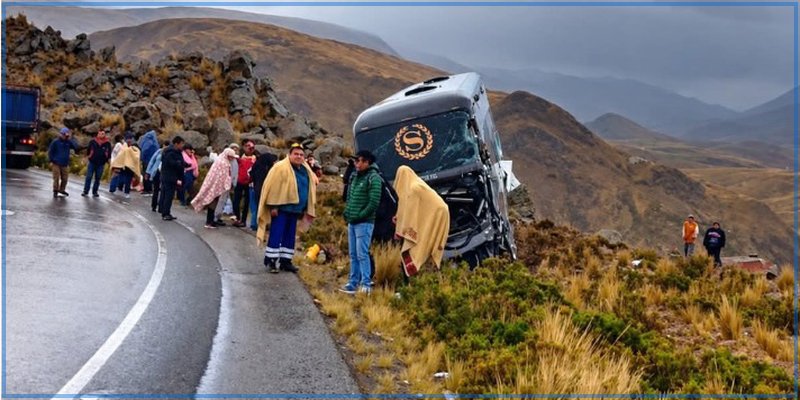 Fuerte colisión entre bus Saywa y volqueteminero deja tres heridos y daños materiales en Cotaruse