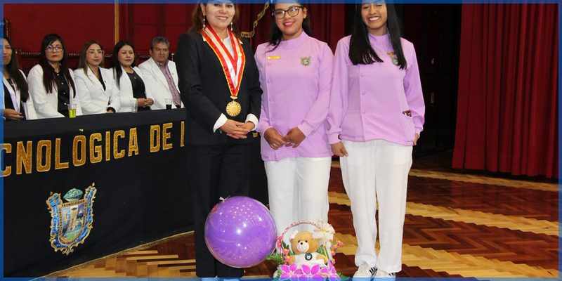 UTEA: estudiantes del séptimo ciclo de Estomatología reciben placas en emotiva ceremonia académica