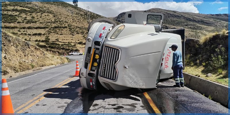 Conductor resulta ileso tras aparatoso despiste de tráiler en Siete Vueltas- Cotaruse